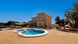 Xalet  N/a. Chalet en totana , con piscina, 3 dormitorios