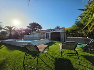 Chalet  Vía axial. Chalet en puerto mazarrón 4 dormitorios ,piscina.