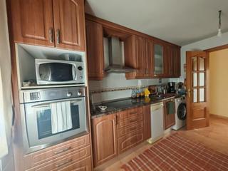 Xalet a Parque Manuel de Vega-Carretera de Ugena. Aoc vende chalet en illescas, 4 habitaciones, 3 baños, garage y