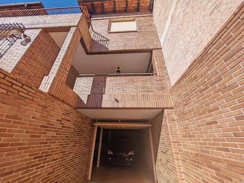 Foto 2d3aad2b-b137-4a2d-a15e-bb1bd606451e. Chalet aoc vende chalet , 4 habitaciones, 3 baños, garage y patio exterior e interior en Illescas