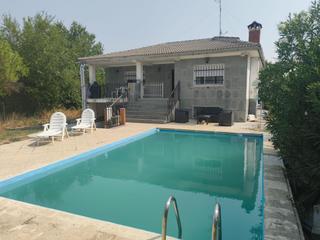 Maison à Palomeque. Aoc vende casa con piscina y apartamento en palomeque
