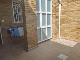 Maison jumelée à Las Lomas. Aoc vende adosado 5hab,4 baños en seseña las lomas