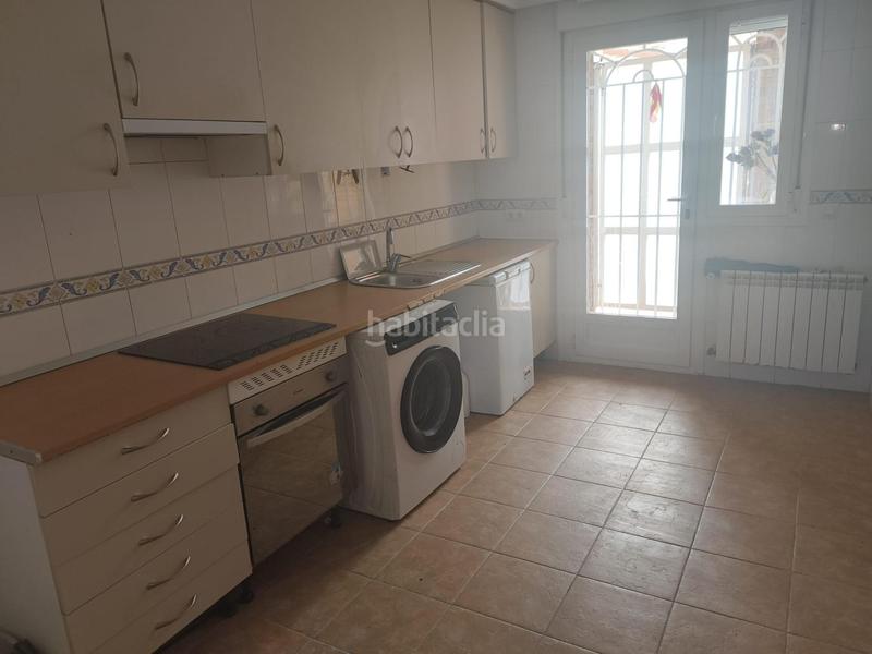Foto 9977b79a-d4b3-4189-86d7-ce5e3b94de7a. Casa adossada amb calefacció aparcament a Las Lomas Seseña