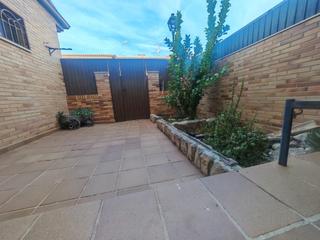 Casa aparellada a Los Robles. Aoc vende en exclusiva chalet de ensueño! 3 dormitorios, con 3 b