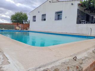 Casa a Palomeque. Aoc vende en exclusiva casa de 3 habitaciones, 1 baño, chimenea