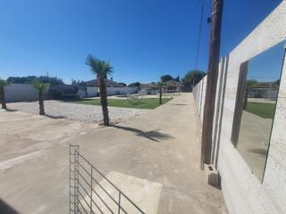 Chalet en Yuncler. Aoc vende, chalet independiente en una sola planta, 5 hab, 2 bañ