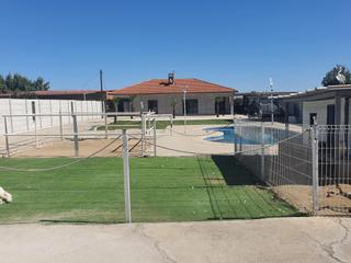 Chalet en Yuncler. Aoc vende, chalet independiente en una sola planta, 5 hab, 2 ba