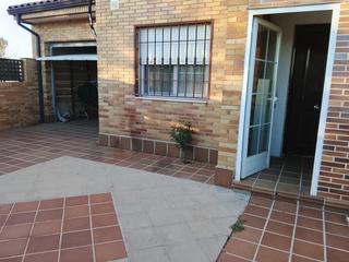 Maison jumelée à Cedillo del Condado. Aoc vende chalet, 3 hab, 3 baños, garaje, patio, barbacoa