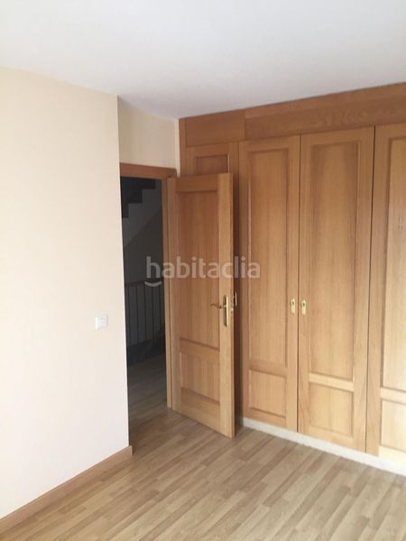 Foto 01139b79-3b01-48e8-83a4-58a3ee0685a2. Casa aparellada amb aparcament piscina a Méntrida