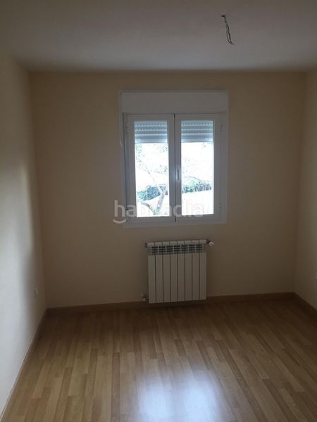 Foto 241d93e2-0866-4aee-942a-5130594a3de8. Casa aparellada amb aparcament piscina a Méntrida