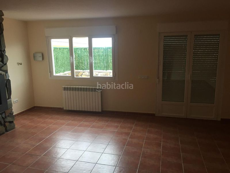 Foto 310f9fe4-a868-4a86-9f31-52622ee02dfd. Casa aparellada amb aparcament piscina a Méntrida