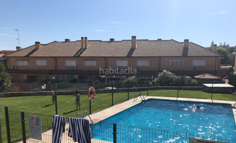 Foto 31bd552d-001e-4b2d-b126-2c932f64d29c. Casa aparellada amb aparcament piscina a Méntrida
