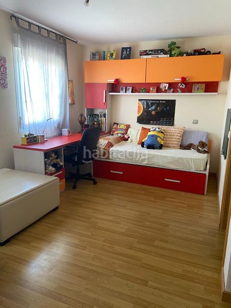 Foto 4beecf44-dc1a-4358-bc0b-1f76b8138a70. Casa aparellada amb aparcament piscina a Méntrida