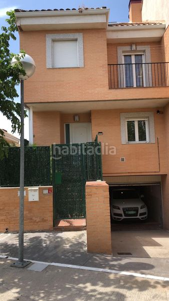 Foto a7dee1df-5427-4bf9-8440-7407e74470e3. Casa aparellada amb aparcament piscina a Méntrida