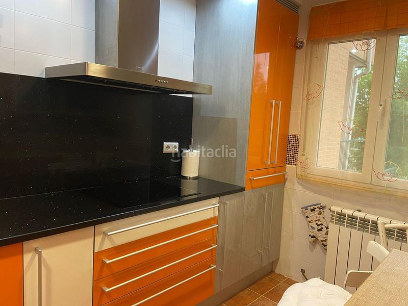 Foto acbb4651-2e99-4936-bc85-473ce256ad26. Casa aparellada amb aparcament piscina a Méntrida