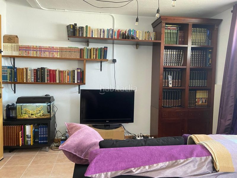 Foto b4265802-4d5c-4174-bb92-5c7eb1077e48. Casa aparellada amb aparcament piscina a Méntrida