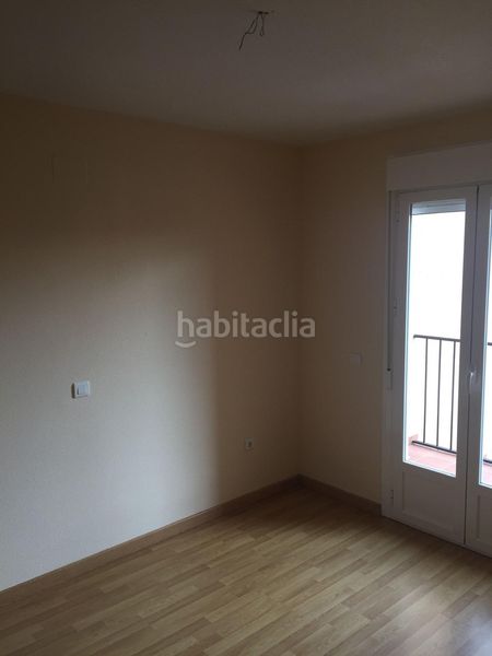 Foto b9b5ee4b-9a9d-46af-901d-4ed5d7fd5378. Casa aparellada amb aparcament piscina a Méntrida