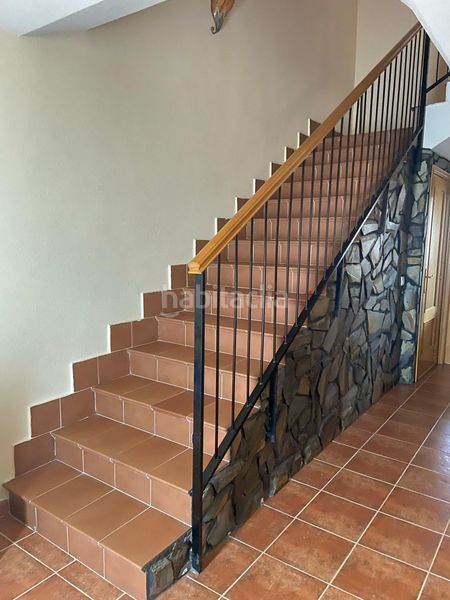 Foto c50c3c9d-74b5-4a56-90b5-bfd215d1ed2d. Casa aparellada amb aparcament piscina a Méntrida