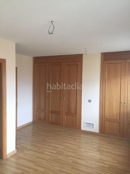 Foto fb37a89d-d1d6-4232-865a-6ea96951e2ba. Casa aparellada amb aparcament piscina a Méntrida