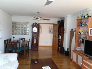 Pis en El Qui��n. Aoc vende piso en el qui�on 3 hab, 2 ba�os, garaje ,trastero y p