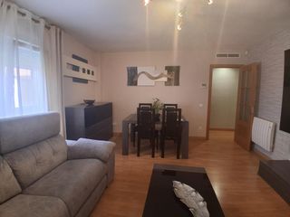 Appartamento in Cedillo del Condado. Aoc vende piso 4 hab, 2 baños, garaje, trastero.