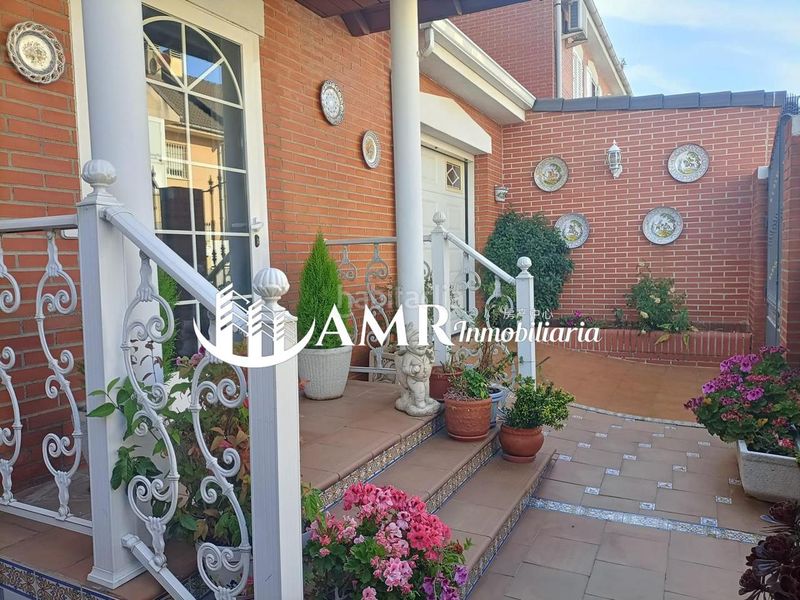 Foto 08624ad2-47e6-4f84-9918-b6391f792201. Casa adossada amb calefacció aparcament a Las Américas Parla