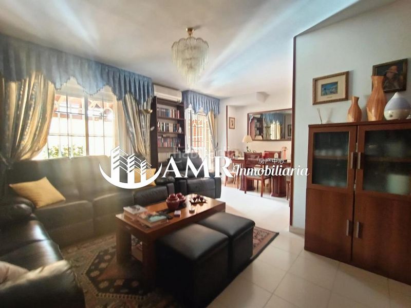 Foto 3dae5e25-7863-4c94-8196-6768651051e0. Casa adossada amb calefacció aparcament a Las Américas Parla