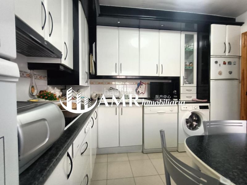 Foto ec0f95ad-e304-4aba-9615-9d5db154b8e5. Casa adossada amb calefacció aparcament a Las Américas Parla