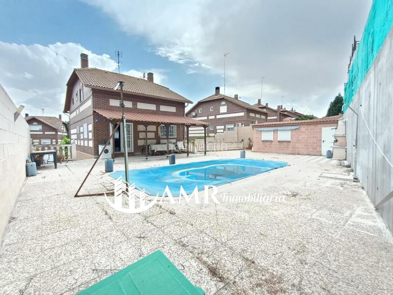 Foto 11796b50-4919-43b8-bf23-d091f9e64793. House with heating parking in Torrecastillo Seseña