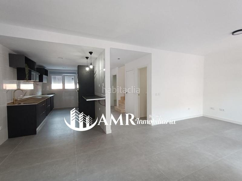 Foto 9852d475-bfd5-4b47-b889-82724edac9b9. Semi detached house with heating parking in Yuncos