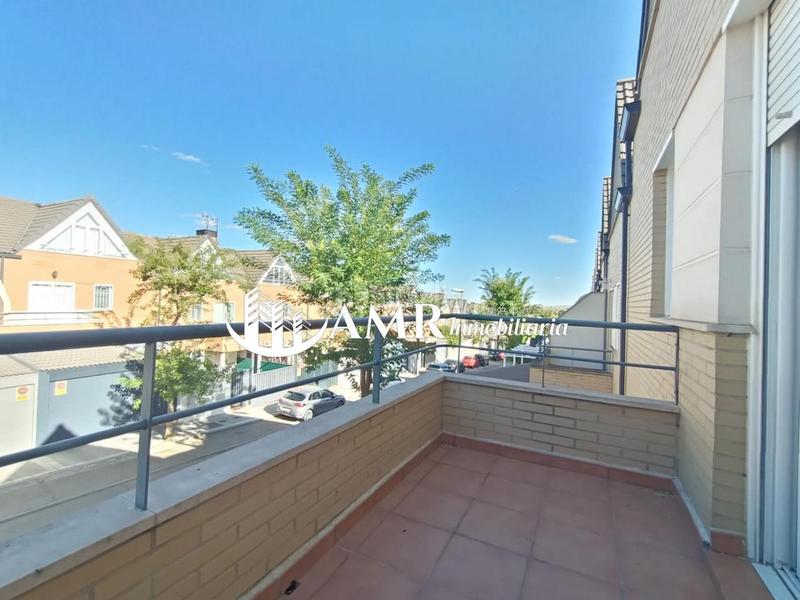 Foto 88f3b906-f725-43fd-9570-6007e5cc7639. Semi detached house with heating parking pool in Hispanoamérica-Comunidades Valdemoro