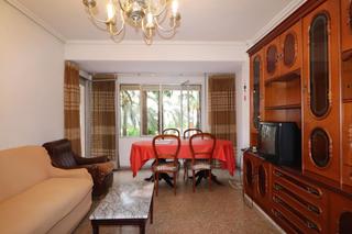 Rent Flat  De la constitució. Piso av. constitución