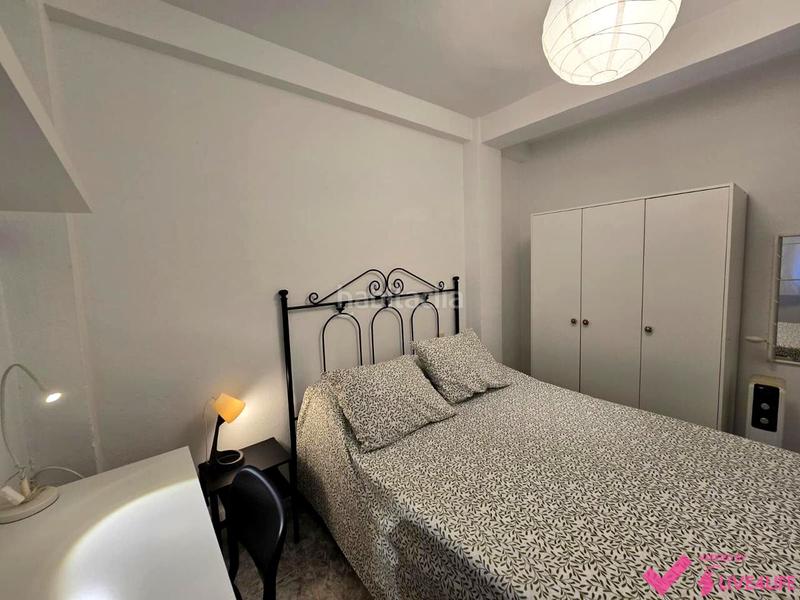 Foto ad6175fa-dafc-4c5e-816d-6a95793b5a9f. Location appartement dans El Torrejón - El Cerezo Sevilla