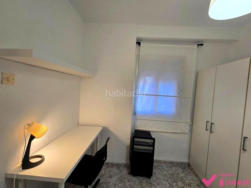 Foto e3893cd2-a2f5-45a7-8d7f-dea27dbeee1a. Location appartement dans El Torrejón - El Cerezo Sevilla