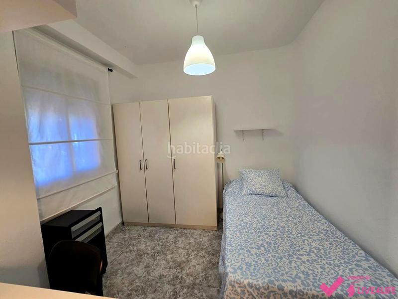 Foto e60d8ce3-6a91-4d0d-9ee3-0cb25d057a23. Location appartement dans El Torrejón - El Cerezo Sevilla