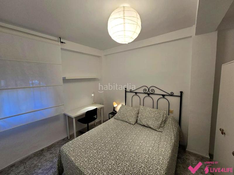 Foto 0b1c63bf-14a1-4a9b-949a-e648fc8ff7f4. Rent flat in El Torrejón - El Cerezo Sevilla