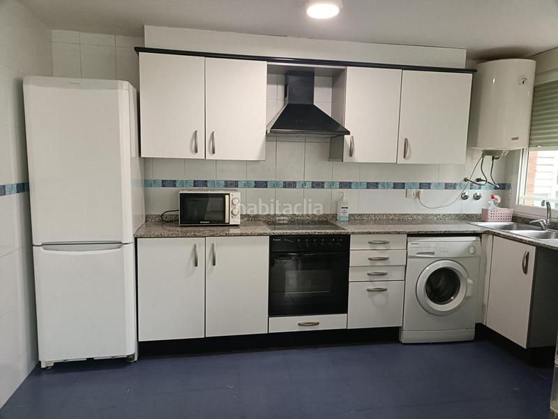 Foto e4df3dc0-438d-40e8-b3c0-e8ace9f1bfe1. Rent flat with parking in Torrefiel Valencia