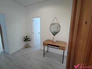 Rent Flat  Carrer de tomàs valls. Piso en tomás valls