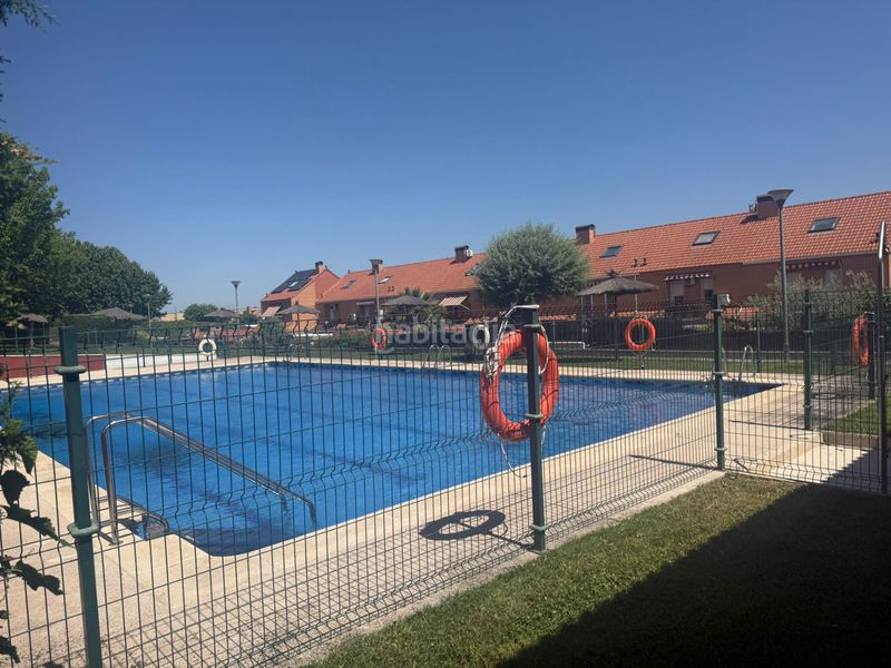 Foto 0d859ba6-3f8f-4464-93a5-fa59227c179a. Casa adossada amb calefacció aparcament piscina a Móstoles