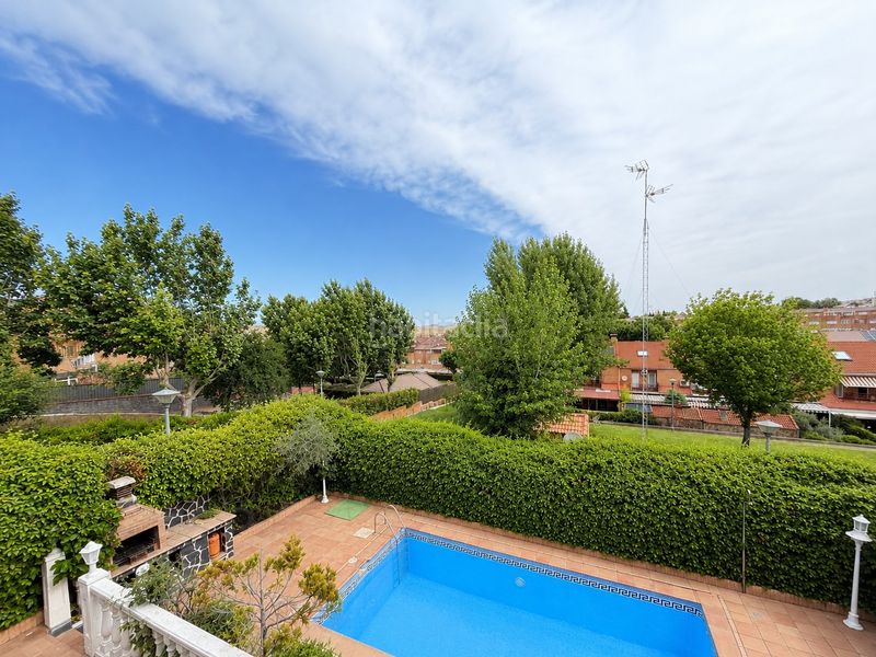 Foto 19a512f0-8027-4750-82a0-f5236a2fcc1b. Casa adossada amb calefacció aparcament piscina a Móstoles