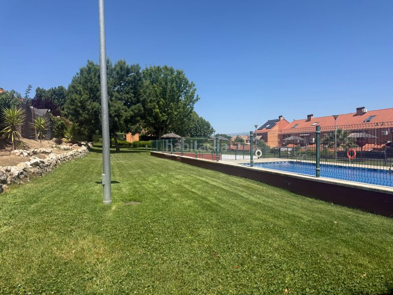 Foto 3b653fc2-8c87-4fe0-8df4-8962341ce191. Casa adossada amb calefacció aparcament piscina a Móstoles