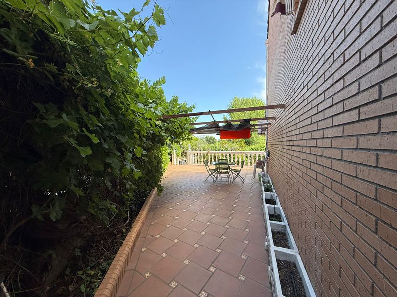 Foto 9829b126-50d9-4a77-b9a2-a06e2200da0f. Casa adossada amb calefacció aparcament piscina a Móstoles