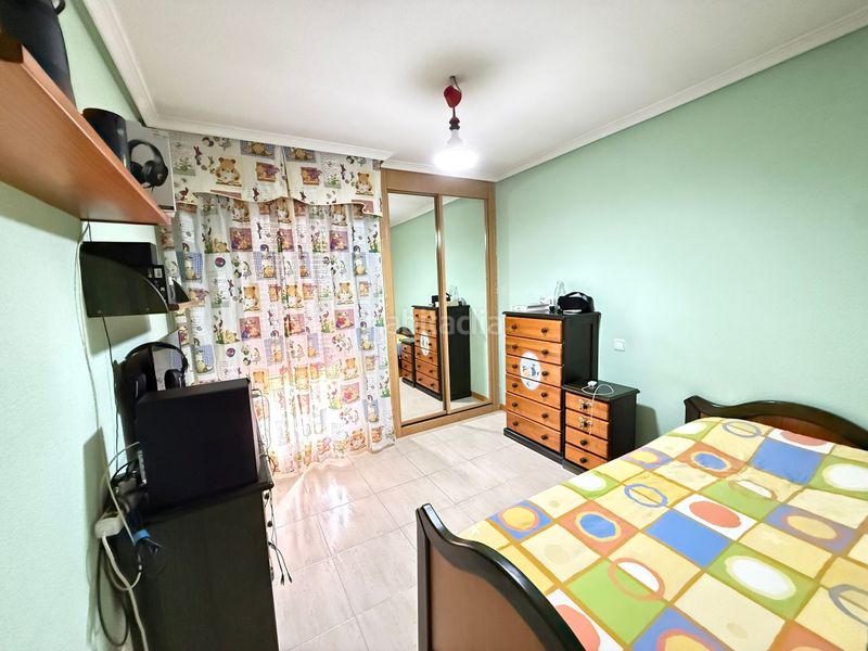 Foto e06dba26-9909-4565-bb55-81dca7d0ec00. Casa adossada amb calefacció aparcament piscina a Móstoles
