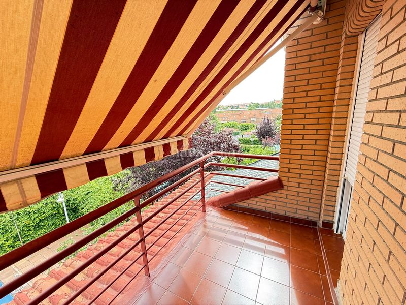 Foto e6c9af0d-a05c-4b3b-81ca-eddfcf736c7b. Casa adossada amb calefacció aparcament piscina a Móstoles