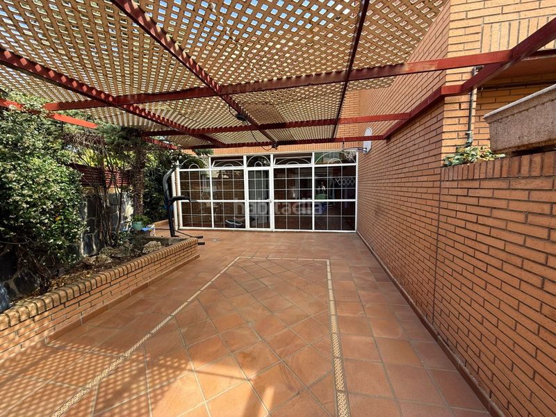 Foto e9435dd5-4977-47ea-aad3-3dabea222941. Casa adossada amb calefacció aparcament piscina a Móstoles