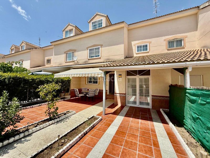 Foto 15ac1c82-2e7d-4f30-a695-584bdb505bda. Casa adossada amb xemeneia calefacció a Burgohondo
