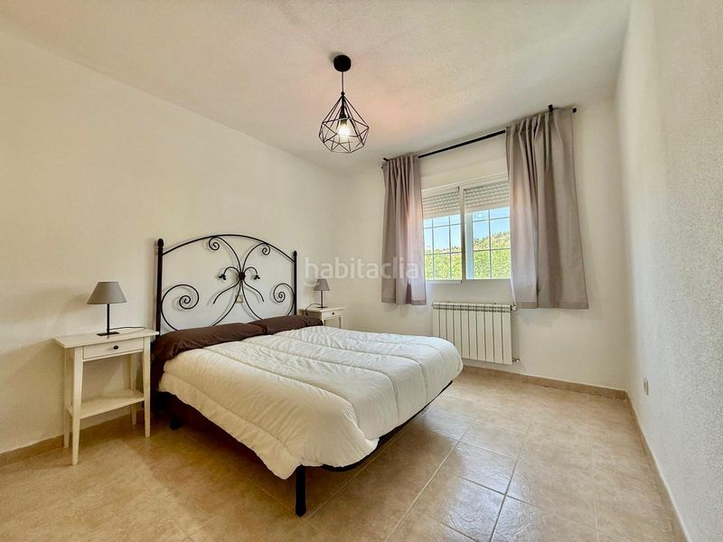 Foto 4ee56435-b7ec-40a3-bb3f-5fa9e6b1e38d. Casa adossada amb xemeneia calefacció a Burgohondo