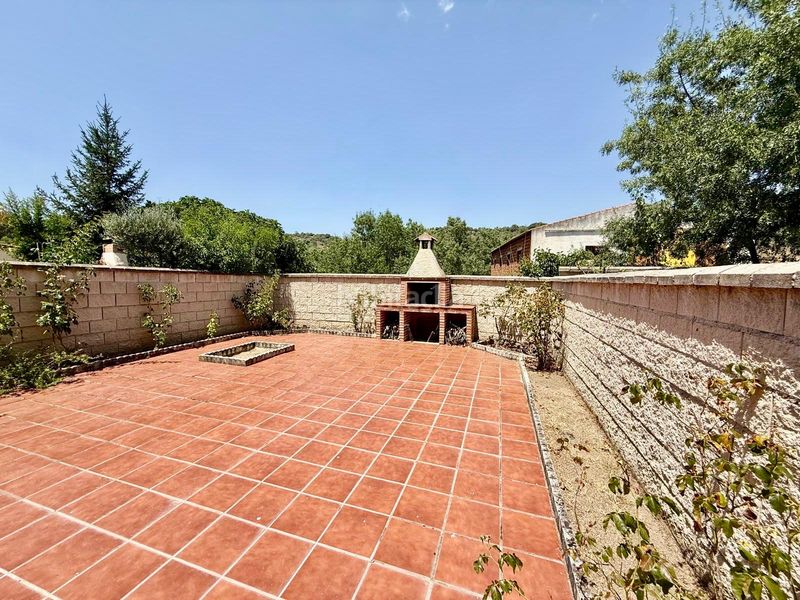 Foto 9db06d98-9f3c-439d-acc9-155af8aee2c5. Casa adossada amb xemeneia calefacció a Burgohondo