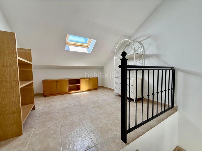 Foto ca04cb8e-f712-41f0-9c02-c2dd1d09ad60. Casa adossada amb xemeneia calefacció a Burgohondo