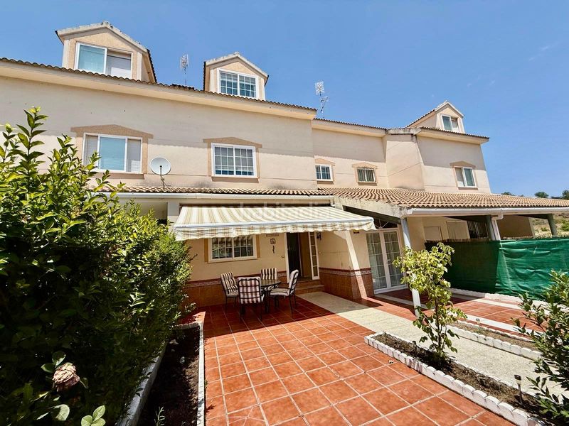 Foto db0691a3-740d-4537-8589-ae3a5c17b3e5. Casa adossada amb xemeneia calefacció a Burgohondo